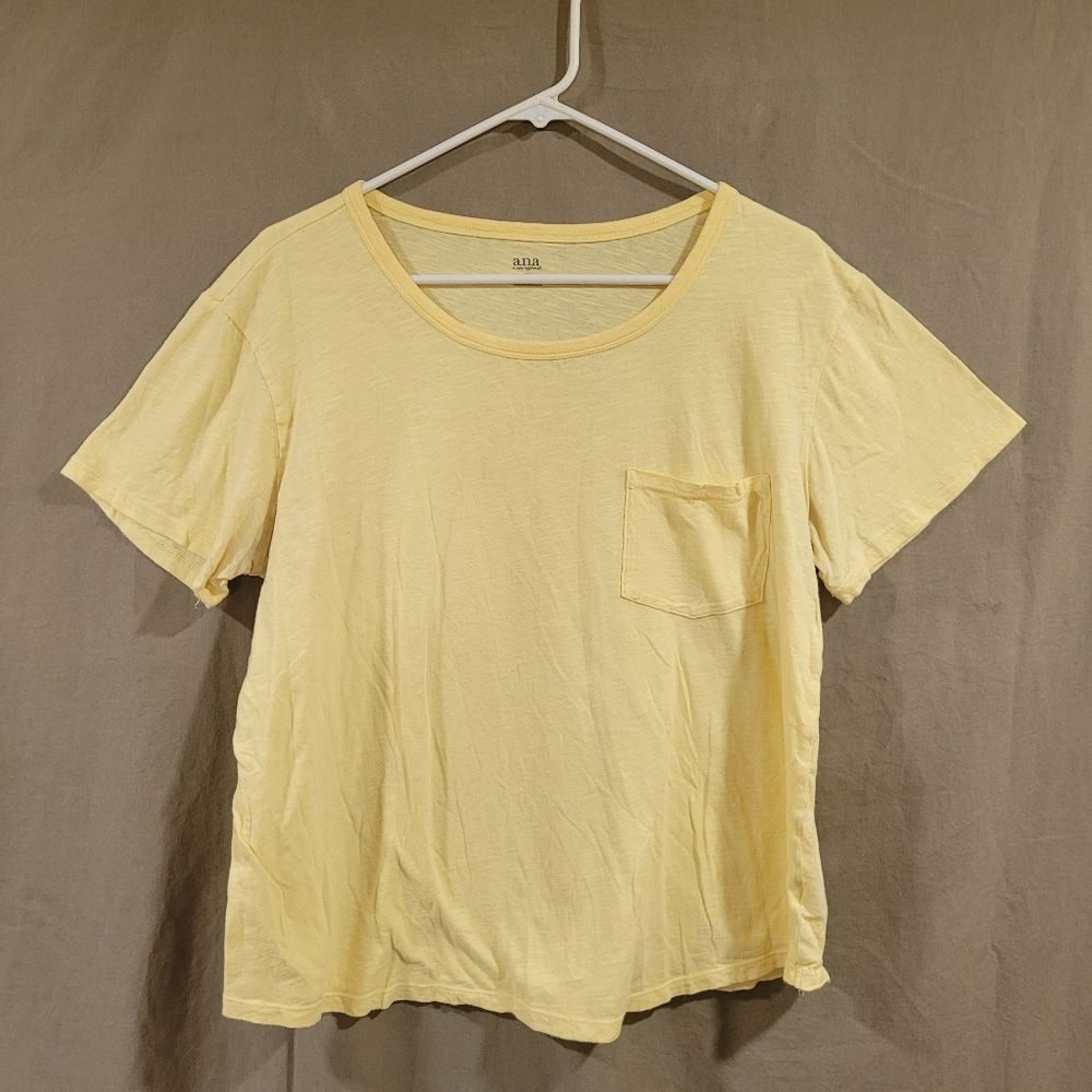 A.n.a size XL yellow short sleeve chest pocket tee shirt